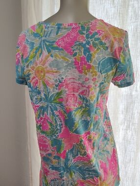 Lilly Pulitzer Floral V-Neck Women’s Tee in Pink & Blue